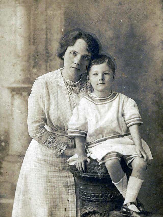 Julia Anderson and her son Bruce Anderson, photographed circa 1913