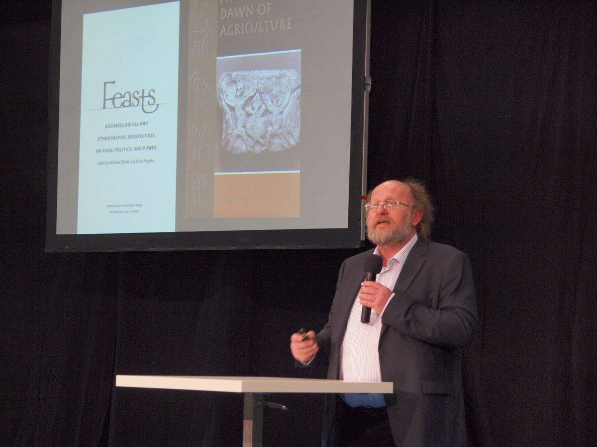 Klaus Schmidt delivering a lecture in 2014, the year of his death