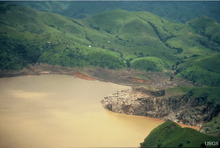 Lake Nyos aftermath, 1986