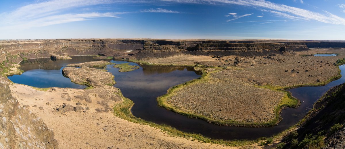 Panoramic view of Dry Falls in Washington State, the remnant of the largest waterfall in Earth's history