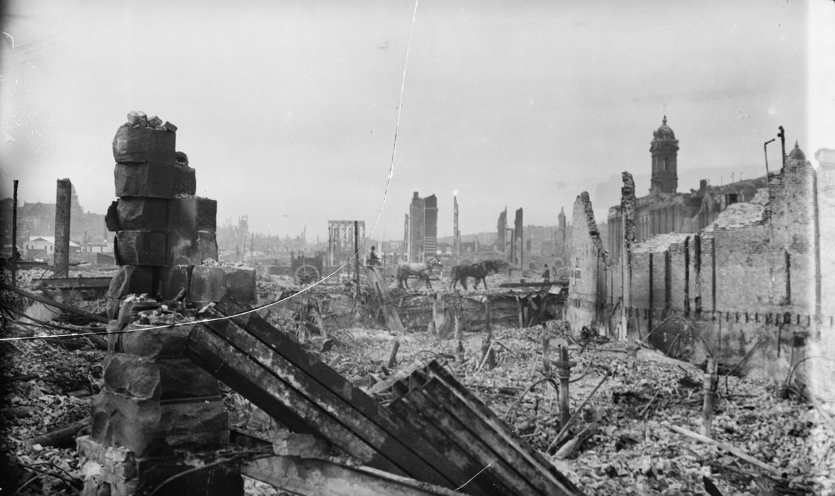 Arnold Genthe photograph of earthquake aftermath in San Francisco, 1906, showing street-level destruction